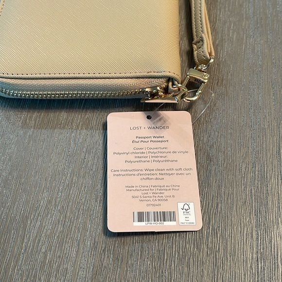 🆕 Lost + Wander tan camel color passport zipper wallet with wristlet - Picture 2 of 5